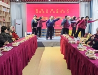 漯河慈善总会联手爱心企业、慈善义工团队开展“爱在重阳·善心敬老”活动