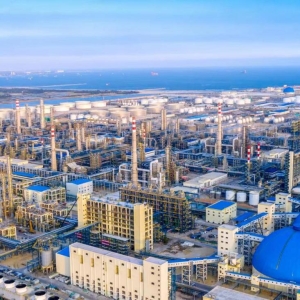 国内一次性建设规模最大的世界级炼化项目全面投入商业运营 ... ...