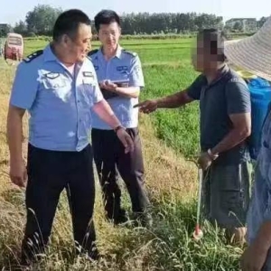 河南淮滨公安：炎炎夏日“警”相随 田间地头护农安