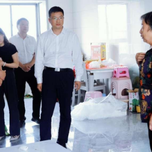 河南息县：管保臣深入三类户家中走访