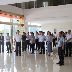 河南省信阳市第二季度工业项目观摩团到平桥现场观摩