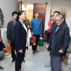 漯河市郾城区委老干部局开展“迎重阳，送温暖”走访慰问活动