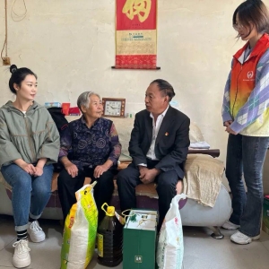 慰问送温暖 关怀暖人心 河南省信阳市城管局到联建社区开展重阳节慰问活动