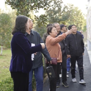 河南省信阳市浉河区法院开展“银龄心向党、浓情满重阳”家庭文明建设主题党日活动