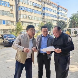 河南信阳职业技术学院校长李森调研老校区商业用房管理情况