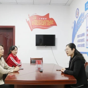 阅读沐浴书香 共建美好家园 河南省信阳市百花幼儿园开展党员“双报到”志愿服务活动