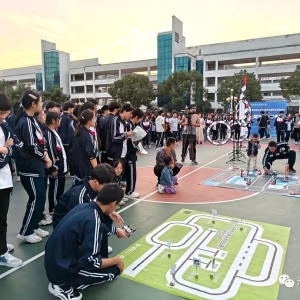 科技点缀校园 创新筑梦未来 河南淮滨高中第四届体育艺术科技节之科技游园活动圆满落幕
