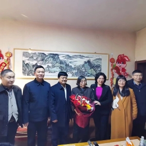 漯河市教育局、漯河高中领导看望慰问赵跃民院士母亲