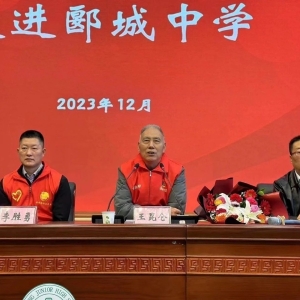 赓续红色基因 强国强军有我｜“戎耀沙澧”漯河市老兵宣讲走进郾城中学