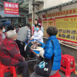 河南省信阳市浉河区民权街道开展“关爱居民健康 免费义诊进社区”活动