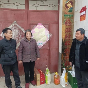 黑龙潭镇扎实开展春节前走访慰问退休老干部活动