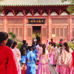 漯河市郾城区文化旅游局举办文庙大成殿“拜孔”活动