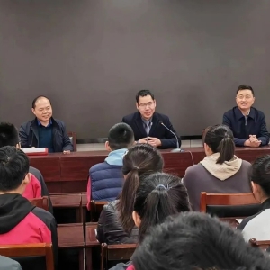 漯河高中优秀学子享誉北大 北京大学教授专程莅漯报喜