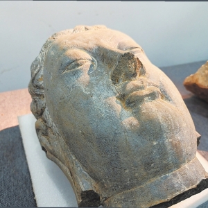 龙门石窟考古再上新 清理发现石刻造像和建筑构件80余件