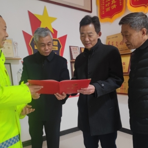 河南省漯河市慈善总会会长陈平走访慰问慈善义工组织