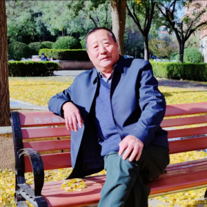 戎装换初心未改，丹心映日月长明——记漯河退休军人陈国卿的本色人生