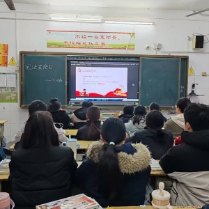 漯河市源汇区大刘镇初级中学开展宪法宣传主题班会 筑牢青少年法治根基