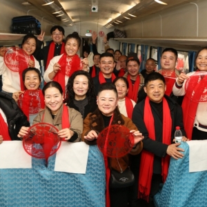 “情暖漯沪·爱满归途”漯河籍在沪务工人员乘爱心列车返乡