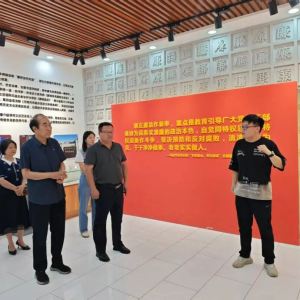 漯河市源汇区大刘镇大陈村清风堂获赠“公心自矢”牌匾