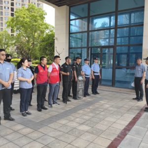 漯河市公安局源汇分局：联合应急处突演练   筑牢小区安全防线